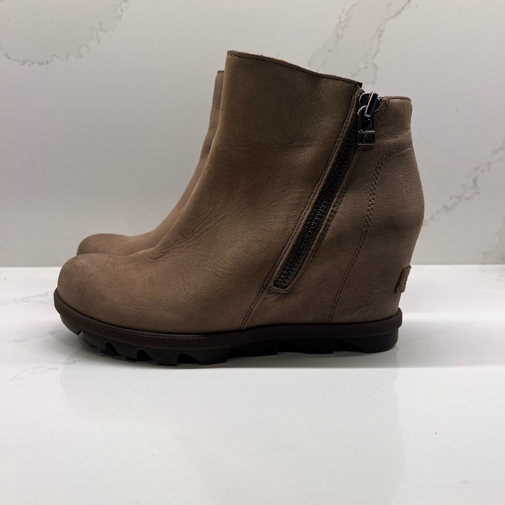 Sorel boots. Worn only a few times. Like NEW condition!